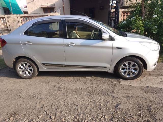 https://images10.gaadi.com/usedgaadi-sellcar/UsedCar/864236f7-e43f-4469-a83c-b754bb247f5f/fe7a6a99-6467-42ba-8cf2-8d4eb0915126.jpg?imwidth=6401