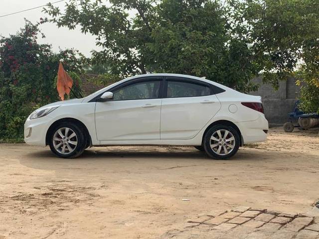 https://images10.gaadi.com/usedgaadi-sellcar/UsedCar/8648ff9d-2c24-42d3-9d7b-8079e71d5775/f1deace8-c173-4bde-83c7-644bdfdd6546.jpeg?imwidth=6401