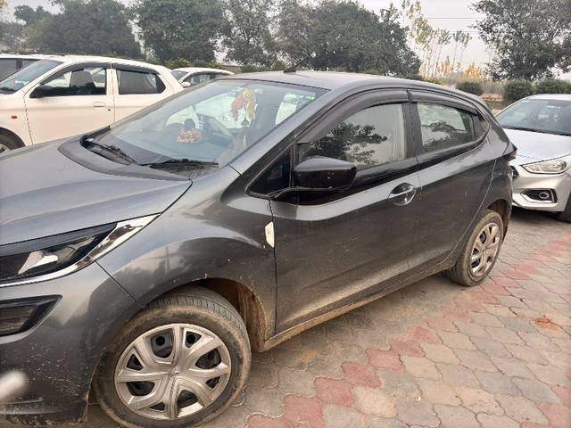 https://images10.gaadi.com/usedgaadi-sellcar/UsedCar/864a55d3-e431-4dee-9f97-edcf70b4d04a/e045c190-8d81-4b03-8660-dae9b0b235a2.jpg?imwidth=6400