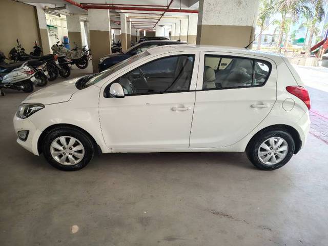 https://images10.gaadi.com/usedgaadi-sellcar/UsedCar/868293d2-0194-4490-b170-7e08df11d866/088b52f4-3953-4d5b-a39d-d8044c666b56.jpg?imwidth=6402