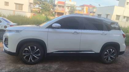 MG Hector Plus Sharp Pro CVT 7 Str MG Hector Plus Sharp Pro CVT 7 Str