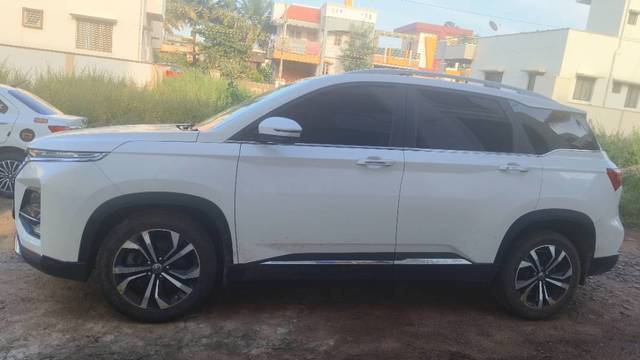 https://images10.gaadi.com/usedgaadi-sellcar/UsedCar/86a84103-2a0d-4d6c-9fba-3a25db2d2e1e/aa92e03d-81df-4d66-8b4a-103ad3e1747a.jpg?imwidth=6400