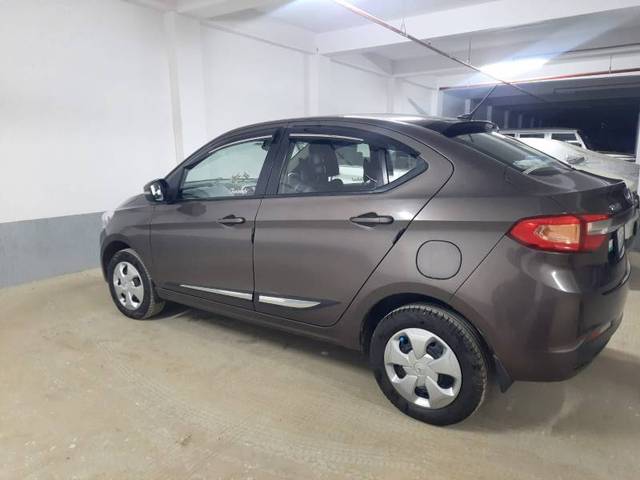 https://images10.gaadi.com/usedgaadi-sellcar/UsedCar/86d83865-e2c2-4e6f-8fc2-d2b4ebd9e28a/43d61260-566f-469c-b2a6-805c2ef12345.jpg?imwidth=6400