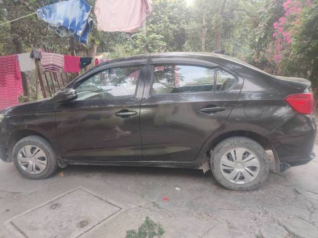 https://images10.gaadi.com/usedgaadi-sellcar/UsedCar/87186709-53f7-4475-8b5e-098201bc5659/ebb3aff9-85d1-401f-8871-5080238a478a.jpg?imwidth=6401