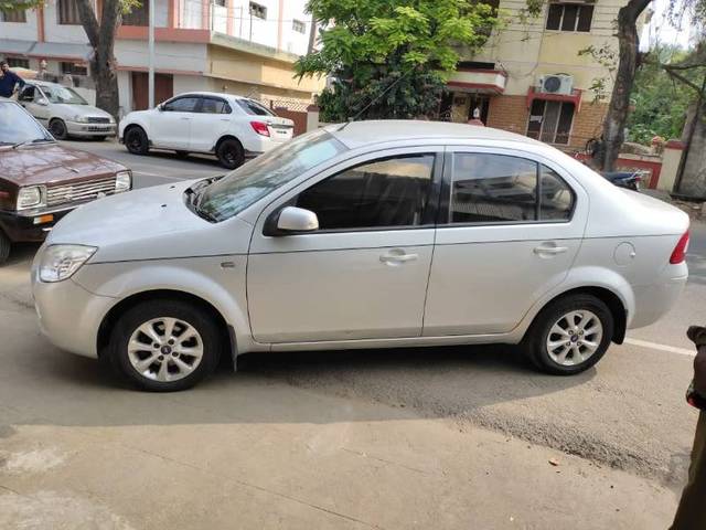 https://images10.gaadi.com/usedgaadi-sellcar/UsedCar/879bf315-0183-4364-8494-bc72ba29e66b/72a13124-116b-4fd3-be5d-ac38d28bd541.jpg?imwidth=6400