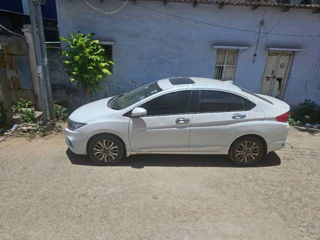 https://images10.gaadi.com/usedgaadi-sellcar/UsedCar/87a682dd-8b29-431f-b40e-1b6da3862720/72e8ba49-ec81-488e-b420-0550c228e1d0.jpg?imwidth=6402