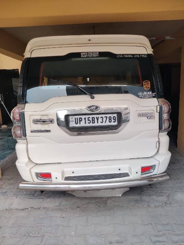 https://images10.gaadi.com/usedgaadi-sellcar/UsedCar/881243e9-8f62-4ea8-b7e7-351ee7f45944/2a2734c5-ecc0-48bb-a88c-5b189982c28b.jpg?imwidth=6402