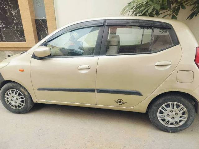 https://images10.gaadi.com/usedgaadi-sellcar/UsedCar/884502ce-1f29-40a6-a7a0-b4081047a27e/ce0fee2b-2b36-4be6-a70e-b3d02d11da11.jpg?imwidth=6401