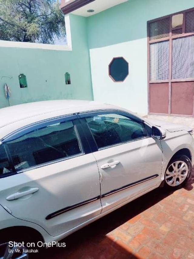 https://images10.gaadi.com/usedgaadi-sellcar/UsedCar/888e1069-e71c-4e62-84f6-17a7faaf53f7/cd8a507d-6f77-4a4b-9be1-25c52e33ba6f.jpg?imwidth=6402