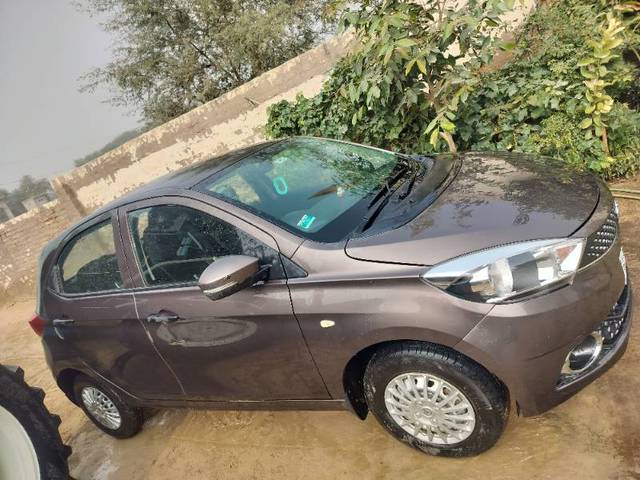 https://images10.gaadi.com/usedgaadi-sellcar/UsedCar/888e66f6-4b27-4b84-a67f-07b65b1bcca4/de8435f7-93e9-4100-8b21-50716bbb7c59.jpg?imwidth=6401