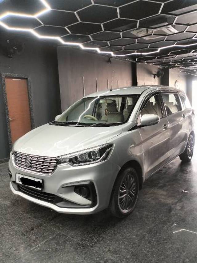 https://images10.gaadi.com/usedgaadi-sellcar/UsedCar/8894c1f3-cece-4691-8681-8fc598de8bd3/574a938e-9ec7-4b50-927d-df35b6f5329c.jpg?imwidth=6402