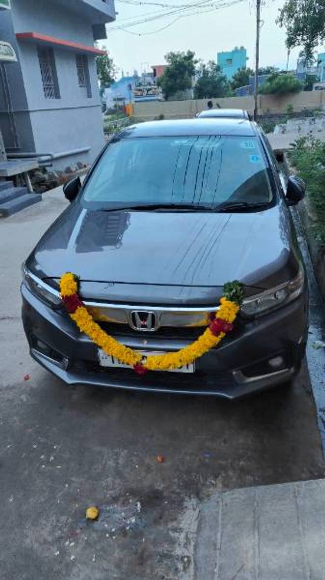 https://images10.gaadi.com/usedgaadi-sellcar/UsedCar/88a3aeab-395c-4465-a670-e760d706c96b/3ce1b6eb-d806-4510-9aab-e77aa8a124f1.jpg?imwidth=6400