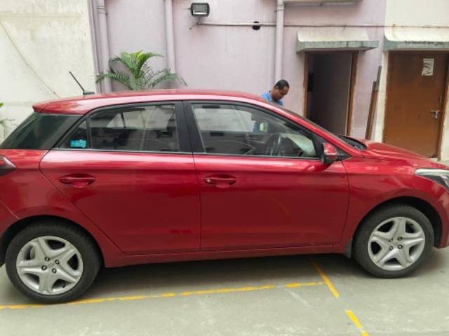 https://images10.gaadi.com/usedgaadi-sellcar/UsedCar/88a540de-128f-4ddf-bf0e-c6a0663dce0f/db7a0a6a-90a8-4483-a68f-91415679bef2.jpeg?imwidth=6401