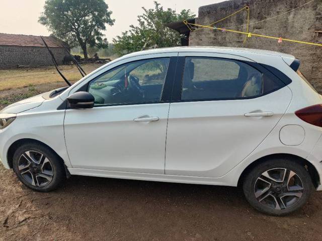 https://images10.gaadi.com/usedgaadi-sellcar/UsedCar/88e91895-b600-43b5-9a93-c77992f6986e/9cf5b5ca-e1d8-4183-a67c-65d9e5dd3270.jpg?imwidth=6400