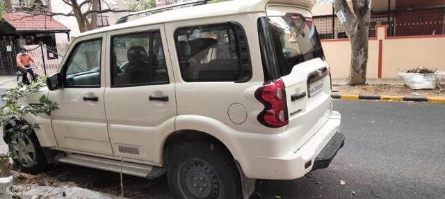 https://images10.gaadi.com/usedgaadi-sellcar/UsedCar/890a5985-3636-448b-affc-a0faabfe7013/4ff98de8-e263-4de5-b7d5-dbfb832ae633.jpeg?imwidth=6401