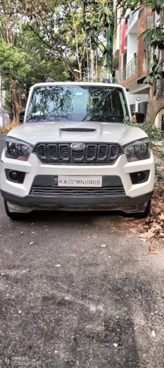 https://images10.gaadi.com/usedgaadi-sellcar/UsedCar/890a5985-3636-448b-affc-a0faabfe7013/f88ac8c1-6f43-46c0-9718-6755d9fa6853.jpeg?imwidth=6400