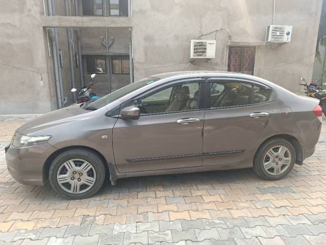 https://images10.gaadi.com/usedgaadi-sellcar/UsedCar/890c228d-f077-4910-ba80-d71b8c411721/2b941648-dbb0-4609-8229-e15c9bcbca4a.jpg?imwidth=6400