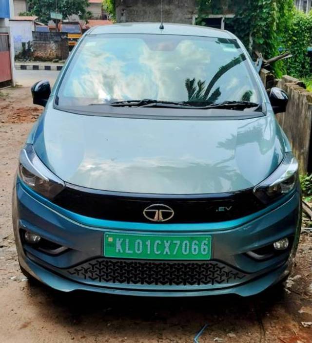 https://images10.gaadi.com/usedgaadi-sellcar/UsedCar/890f4b91-0a32-4249-ae63-04db0d5090a0/e1ef75b1-270c-477a-9772-f903e327ce0a.jpg?imwidth=6400