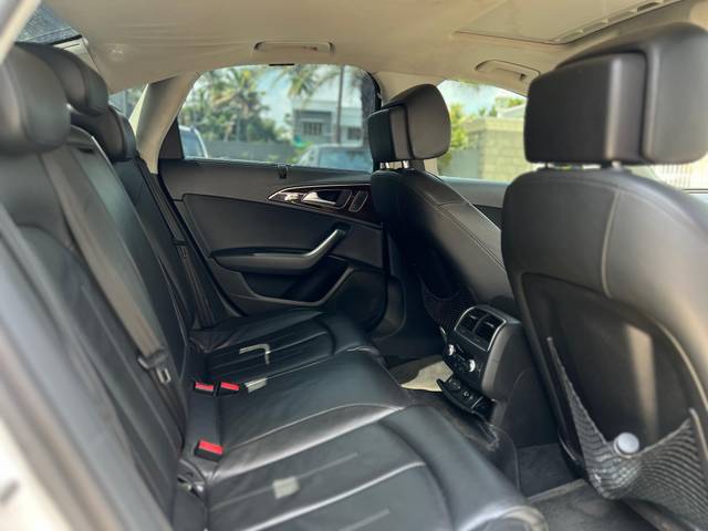 https://images10.gaadi.com/usedgaadi-sellcar/UsedCar/891e2c6c-58da-4c46-8bcb-cfba3c24bd51/87889862-5f42-4e13-a524-5afba1470573.jpeg?imwidth=6402