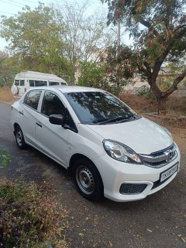 https://images10.gaadi.com/usedgaadi-sellcar/UsedCar/892839a8-855a-41fa-9887-4fb0ec154340/24f30f18-09ee-49f2-9454-c605ddae765d.jpg?imwidth=6400