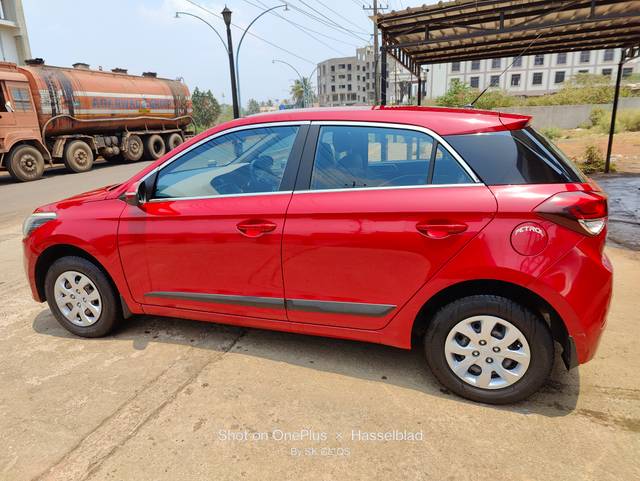 https://images10.gaadi.com/usedgaadi-sellcar/UsedCar/89a3da31-ca98-42e2-a698-2d81bc63bc82/84bf8a08-8599-4dca-bb96-2b20df1ad313.jpg?imwidth=6401