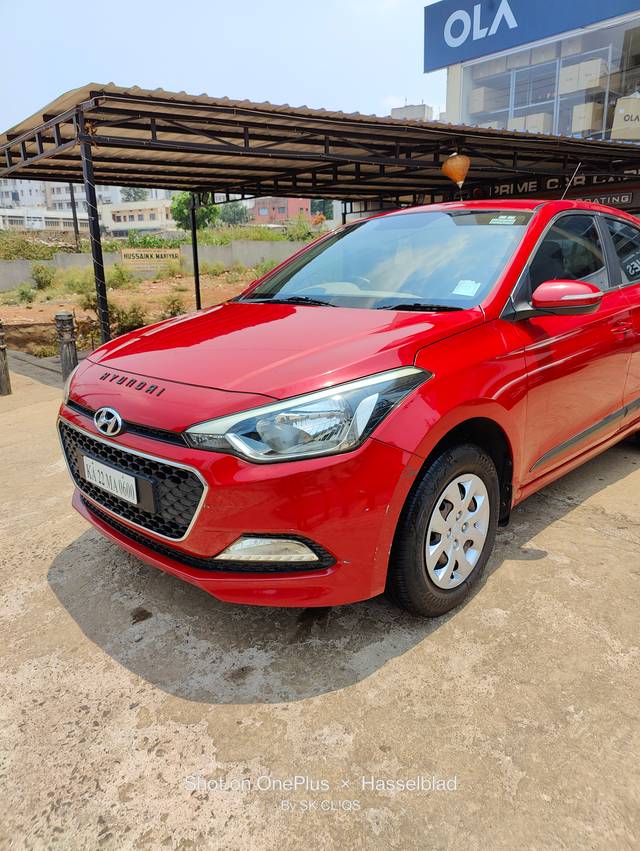 https://images10.gaadi.com/usedgaadi-sellcar/UsedCar/89a3da31-ca98-42e2-a698-2d81bc63bc82/b52b284c-7477-4b2b-96a0-ad5e6ed03701.jpg?imwidth=6402