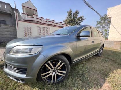 Audi Q7 3.0 TDI quattro Audi Q7 3.0 TDI quattro