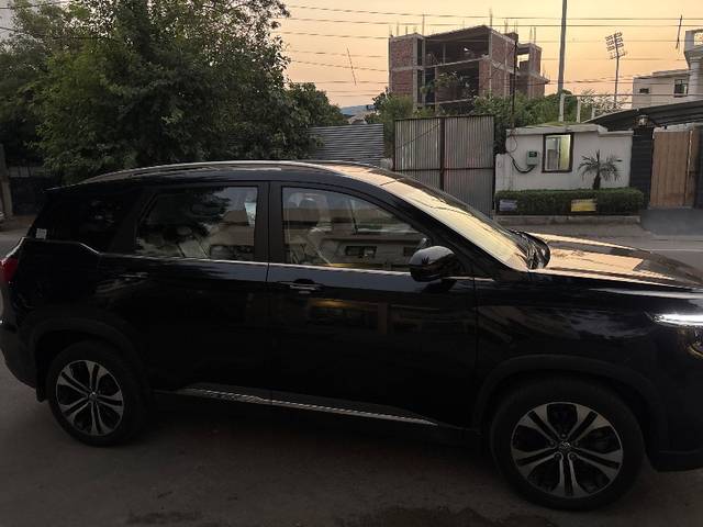 https://images10.gaadi.com/usedgaadi-sellcar/UsedCar/89e6d512-af56-424d-a85a-814d5963ac7b/a8e4098d-cd64-4c93-85ae-afd6e72496b8.jpg?imwidth=6401