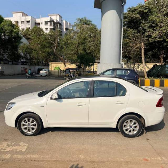 https://images10.gaadi.com/usedgaadi-sellcar/UsedCar/89fad91e-301e-46ea-b2ee-0705b8869081/0f0593fc-78d9-4590-8d30-cc117cfa7616.jpg?imwidth=6400