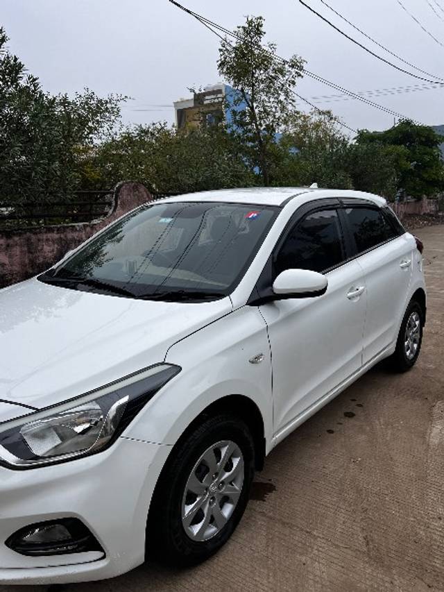 https://images10.gaadi.com/usedgaadi-sellcar/UsedCar/8a0098c0-c4d0-4fa5-b8f9-78164632bf9a/34ad32c8-c178-4d3c-b922-f0903970170e.jpeg?imwidth=6400