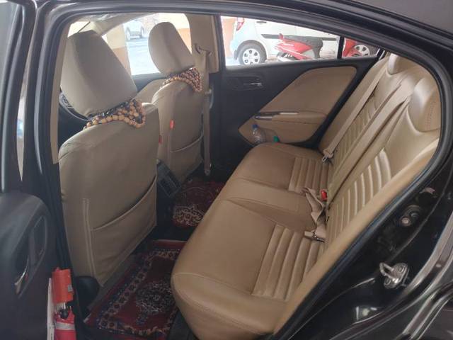 https://images10.gaadi.com/usedgaadi-sellcar/UsedCar/8a5e30b2-c49d-492f-b887-204f8de9f3ff/23c169e9-35db-456b-89a9-b43cb31e8a35.jpg?imwidth=6402