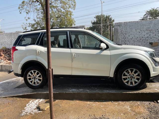 https://images10.gaadi.com/usedgaadi-sellcar/UsedCar/8a61bdde-536c-4da4-a8b4-bdaa76c3b9c9/a6fd9e45-12e5-4a21-8e33-dfe0e8287240.jpg?imwidth=6401