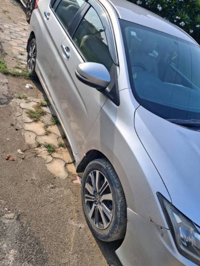 https://images10.gaadi.com/usedgaadi-sellcar/UsedCar/8a715050-e289-44d5-b5de-57e933a259a6/837a5750-599a-42e9-a634-a8eb373f006e.jpg?imwidth=6401