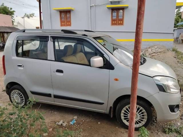 https://images10.gaadi.com/usedgaadi-sellcar/UsedCar/8a7ec1b5-415f-4b3b-a452-46159f19f067/4a7a3fe8-7c74-450b-a16f-015faf3b6496.jpg?imwidth=6401