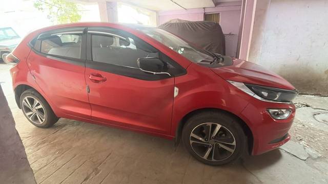 https://images10.gaadi.com/usedgaadi-sellcar/UsedCar/8aa70840-7373-4e08-a4df-f1fcf0915e71/cdb43c78-d57e-476e-aaae-5dda9a574ee4.jpeg?imwidth=6400