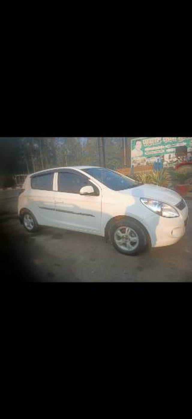 https://images10.gaadi.com/usedgaadi-sellcar/UsedCar/8aee40c4-9c38-4288-b08e-22617a5ba225/3a5b4584-b2b2-4f8b-9953-94cc72538fbc.jpg?imwidth=6400