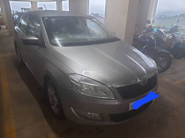 https://images10.gaadi.com/usedgaadi-sellcar/UsedCar/8b21fb57-2f45-4737-a7f2-7bea2d29c40b/08889c32-1775-426f-829e-69a4923cf952.jpg?imwidth=6400