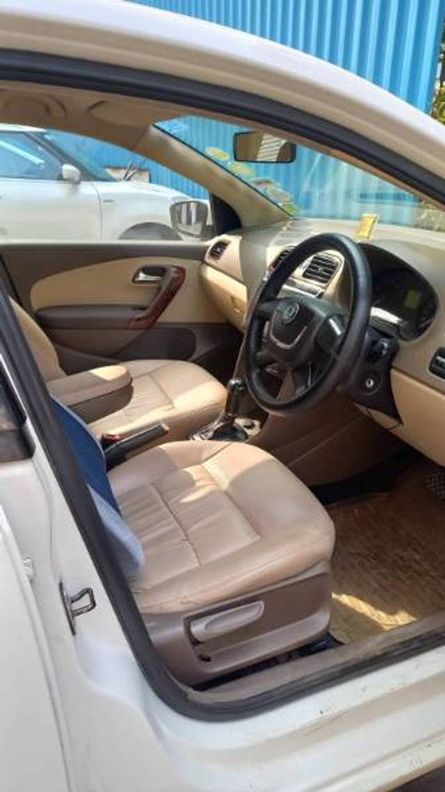 https://images10.gaadi.com/usedgaadi-sellcar/UsedCar/8b8aa194-b844-4839-a95f-493693ffb0b9/6486c711-eafd-4fc7-994c-385543ac9f16.jpg?imwidth=6402