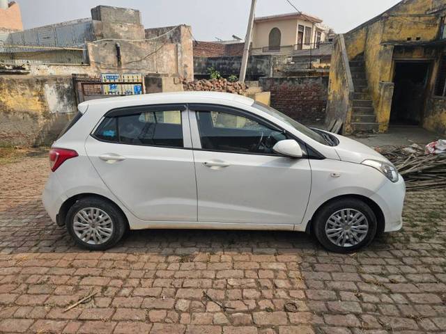 https://images10.gaadi.com/usedgaadi-sellcar/UsedCar/8c2ee544-0faf-4acf-8c17-9c7155a5ee73/f6d6d510-2531-4d19-9f09-2da989ebada7.jpg?imwidth=6401