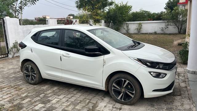 https://images10.gaadi.com/usedgaadi-sellcar/UsedCar/8c40a5bc-3135-4a1f-8a2e-57d36c903ebb/1eb30543-a276-4a48-aead-9202192e1f82.jpeg?imwidth=6402