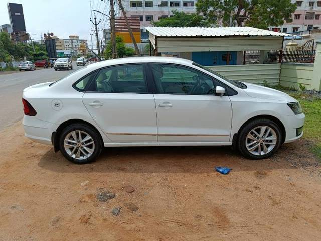 https://images10.gaadi.com/usedgaadi-sellcar/UsedCar/8c6026a3-f6b8-4480-b8c2-d3a76b939460/41a09f78-7043-4139-b5e7-a02ac61862f6.jpg?imwidth=6401
