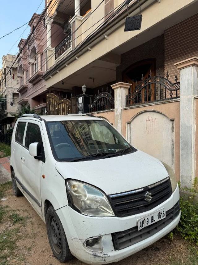 https://images10.gaadi.com/usedgaadi-sellcar/UsedCar/8d0f4fc2-4bd4-4952-8454-ab9fec8e5f1a/23f1967a-1f9a-4660-8b9f-380e4d164090.jpeg?imwidth=6400