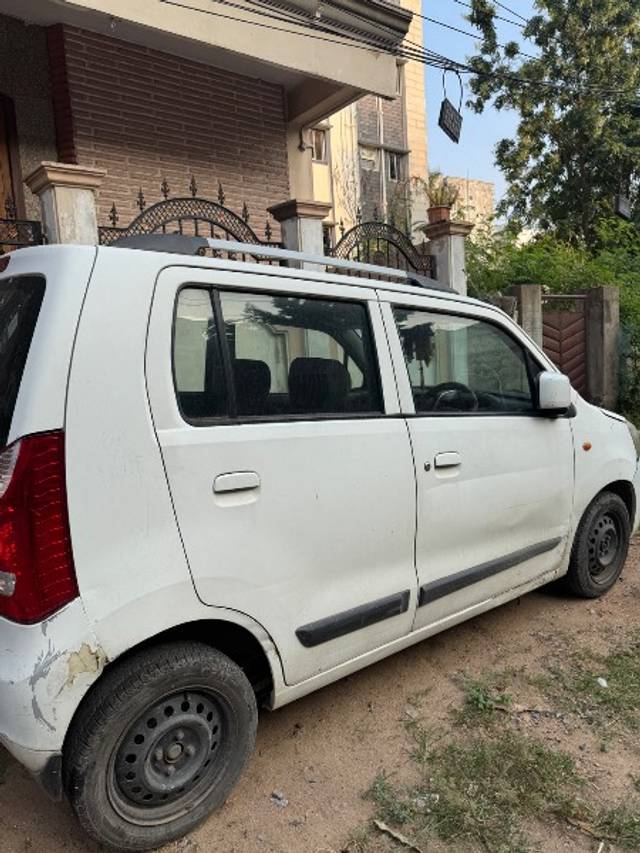 https://images10.gaadi.com/usedgaadi-sellcar/UsedCar/8d0f4fc2-4bd4-4952-8454-ab9fec8e5f1a/35f16e7f-8320-4277-b125-f4b7c4af6a15.jpeg?imwidth=6401