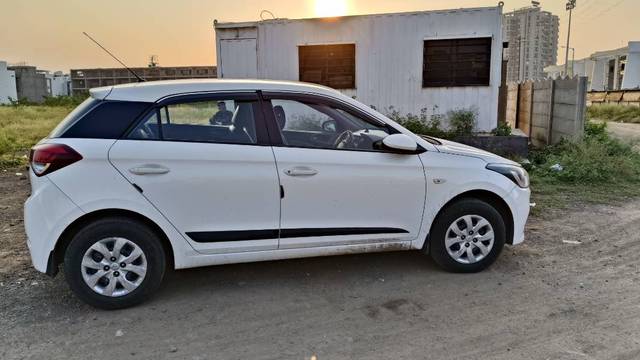 https://images10.gaadi.com/usedgaadi-sellcar/UsedCar/8d81bd18-3012-4d32-b060-48dcd44ef153/e345d7b8-c466-4c8a-882d-e3b051705176.jpg?imwidth=6401