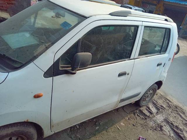 https://images10.gaadi.com/usedgaadi-sellcar/UsedCar/8e05e33b-58fe-4757-b52c-763721117e03/86218275-18cd-450b-9d56-ac3d8d16daba.jpg?imwidth=6402