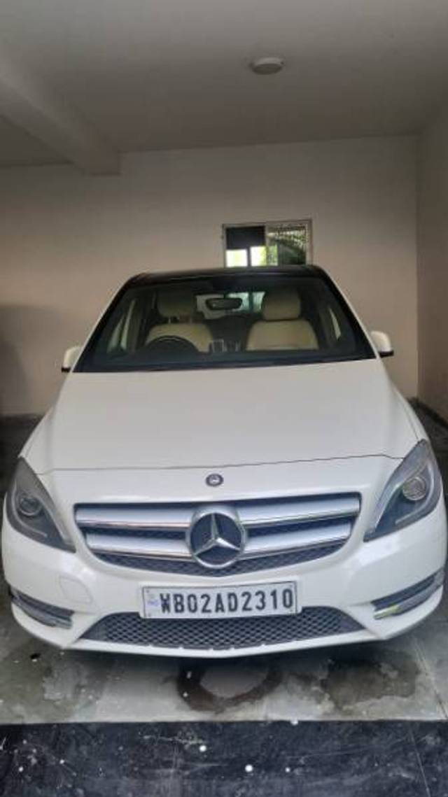 https://images10.gaadi.com/usedgaadi-sellcar/UsedCar/8e0fe76d-26ae-4070-a756-d82192d32f36/e6b9d01f-d7f6-448d-9a33-f170579fe3ac.jpg?imwidth=6402