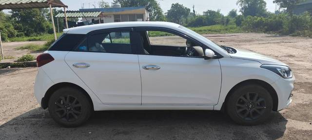 https://images10.gaadi.com/usedgaadi-sellcar/UsedCar/8e3a30ee-0257-4dde-aeca-f9f6f9b312a3/cb173985-f59f-4ecb-bca3-eb1d2513b7a9.jpg?imwidth=6401