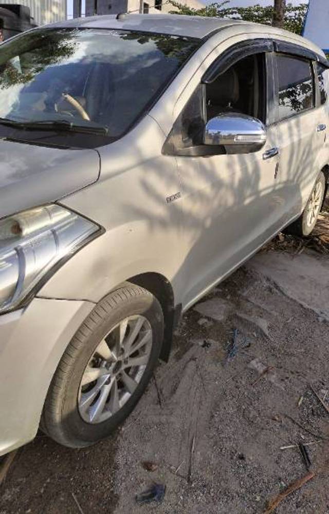 https://images10.gaadi.com/usedgaadi-sellcar/UsedCar/8e4f9f5d-19ba-4c46-817e-73bd20642259/9d9426d5-162d-4ef5-87f8-e78315ed5527.jpg?imwidth=6400