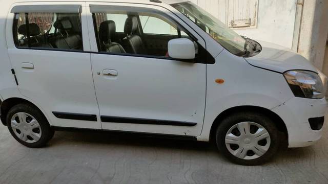 https://images10.gaadi.com/usedgaadi-sellcar/UsedCar/8ea367ac-85e9-4ce1-b14b-a3dcbd282e8c/3f1b408d-5ed8-4a5e-8746-0558e8ce8d69.jpg?imwidth=6402