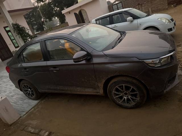 https://images10.gaadi.com/usedgaadi-sellcar/UsedCar/8eab03a1-e3e6-4516-af63-211adc4fddd6/3f586390-f165-4962-bb29-3d00688c852b.jpeg?imwidth=6401